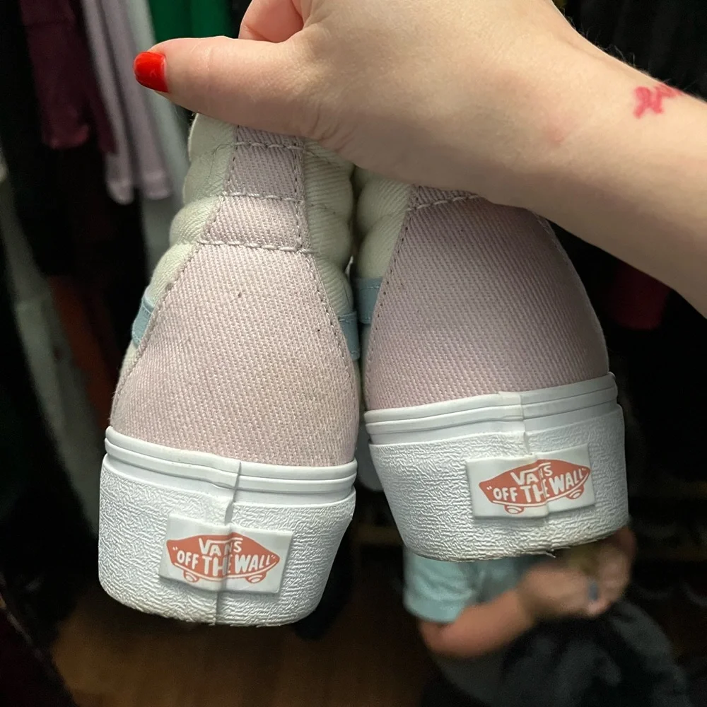 VANS - Picture 2 of 5